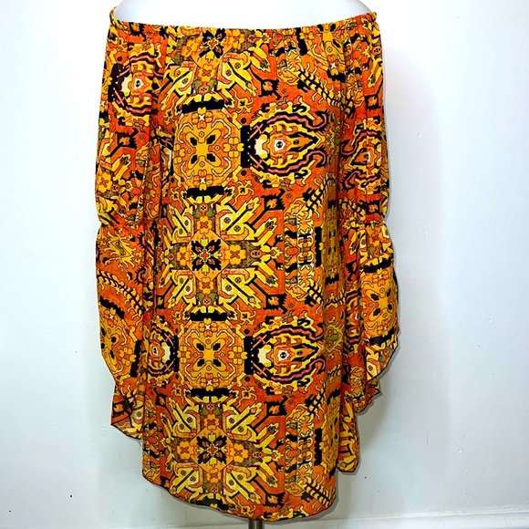 Dresses & Skirts - Abstract Shift Dress - Size Small